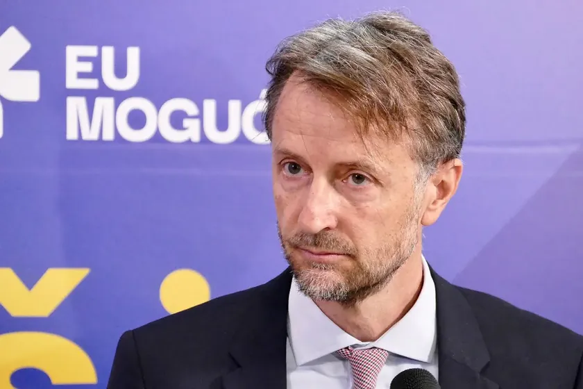AB yetkilisi, Sırbistan'ın reformlarla Karadağ ve Arnavutluk'u yakalayabileceğini belirtti.