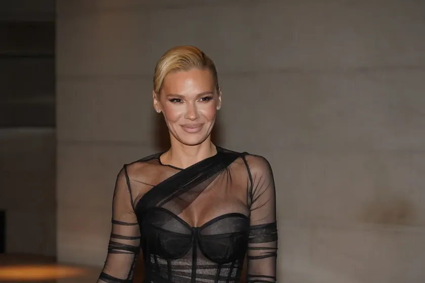 Sırp Şarkıcılar Göğüs Protezlerini Çıkarttı, Süreçlerini Kamuoyuyla Paylaştı