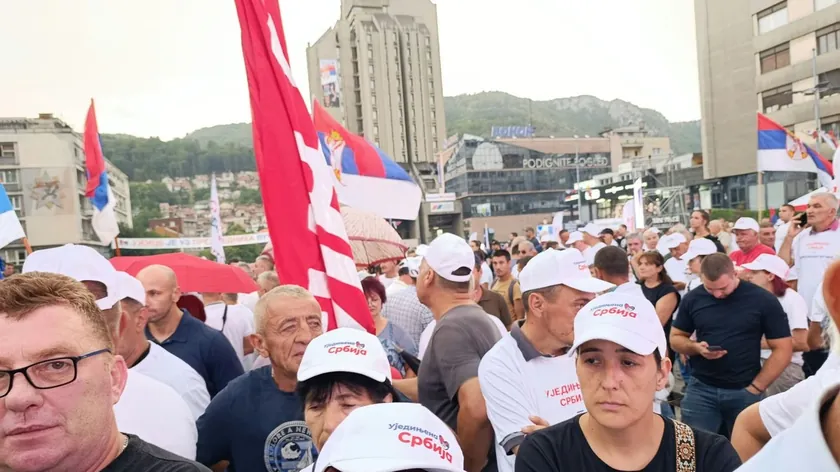 Sırbistan'da bir mitingde olaylar yaşandı
