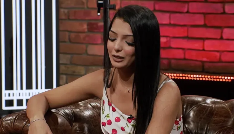 Sırbistanlı Şarkıcı Anđela Stojković Babasını Kaybettikten Sonra Kalplere Dokunan Balad Çıkardı