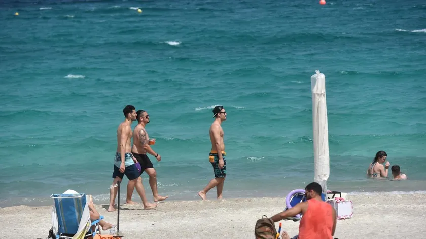 Sırp Turistlerin Tercihi Yunanistan Yaz Tatili Fiyatları ve En Popüler Destinasyonlar Açıklandı