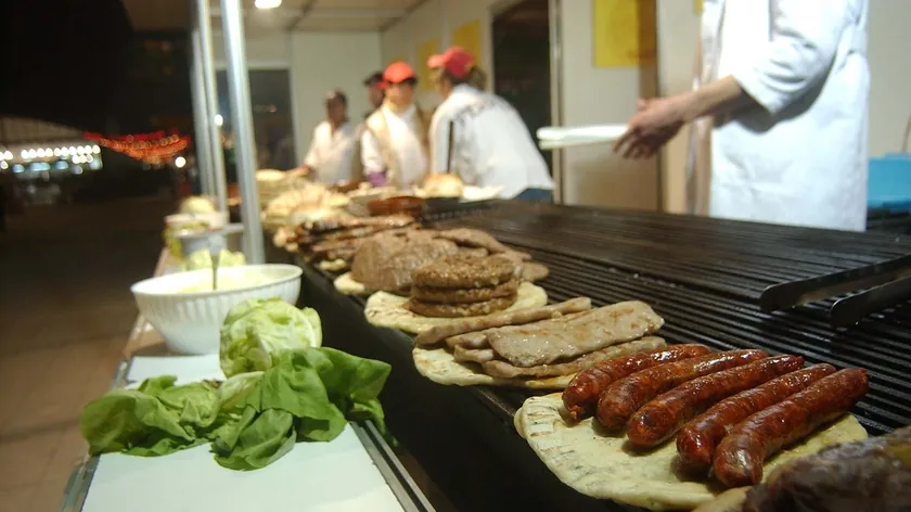 Sırbistan'da fast food işçisi: Ayda 2.200 avro kazanıyor ama 'tempo beni öğütüyor'