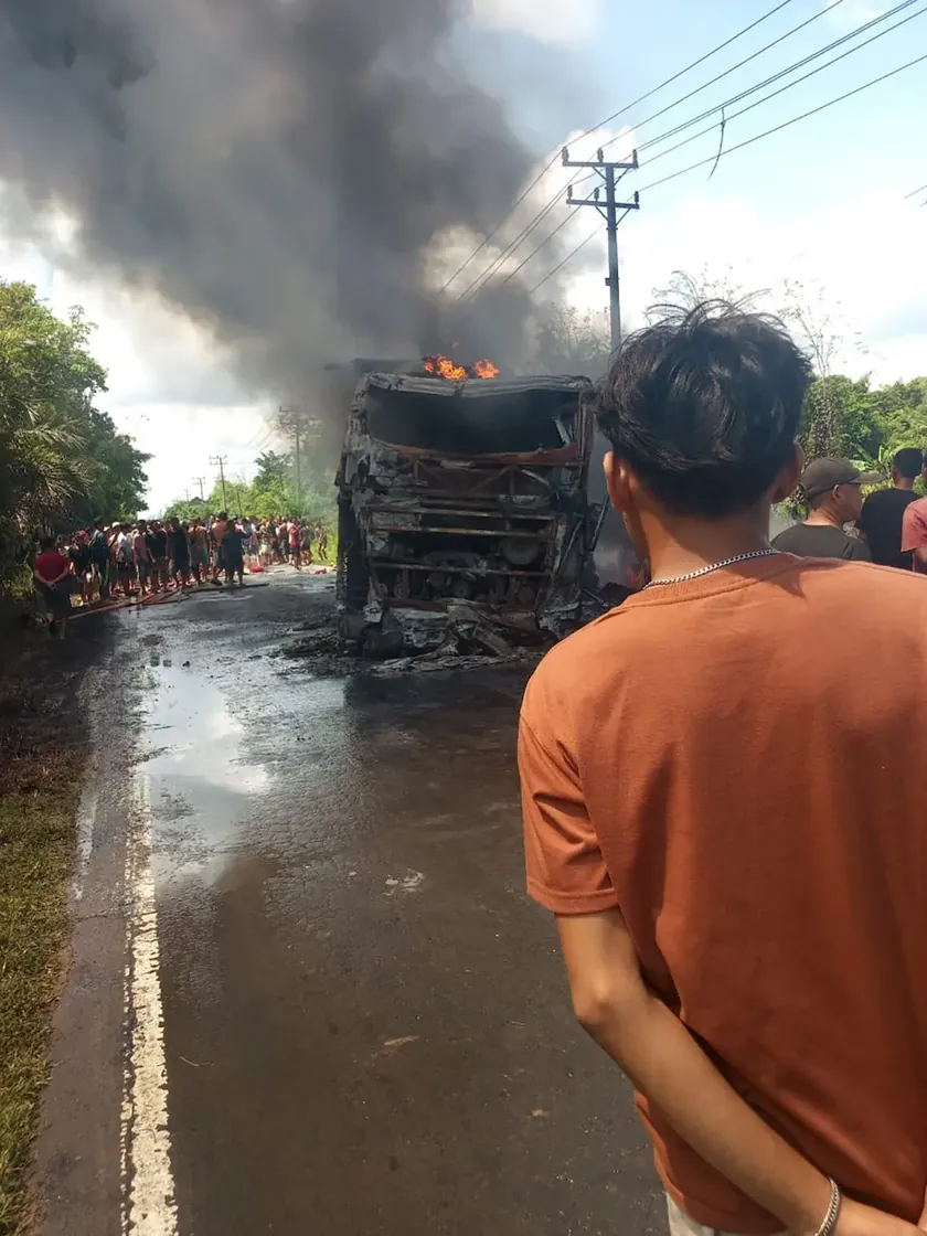 Endonezya'da Feci Kaza: Otobüs ve Tanker Çarpıştı, En Az 16 Kişi Hayatını Kaybetti