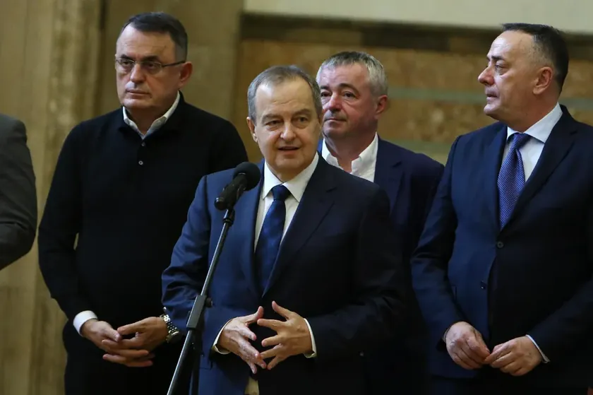 Sırp Sosyalist Partisi'nin birçok bölümü Ivica Dačić'i Sırbistan Cumhurbaşkanlığı için aday olarak destekliyor.