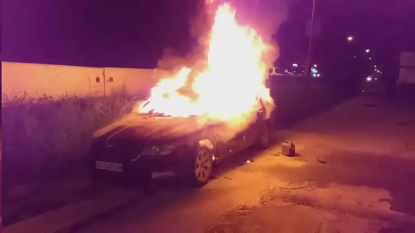 Belgrad'da araç kundaklama şüphelileri yakalandı, üç kişi gözaltında