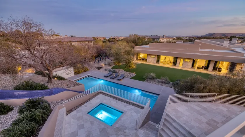 Ünlü Morton ailesinin Las Vegas'taki özel su kaydıraklı lüks malikanesi satışa çıktı