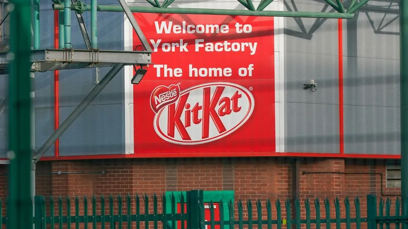 Kanada'da KitKat Kamyonu Avrupa'daki 12 Ton Çikolata Hırsızlığı Sonrası Güvenlik Eşliğinde İlerledi