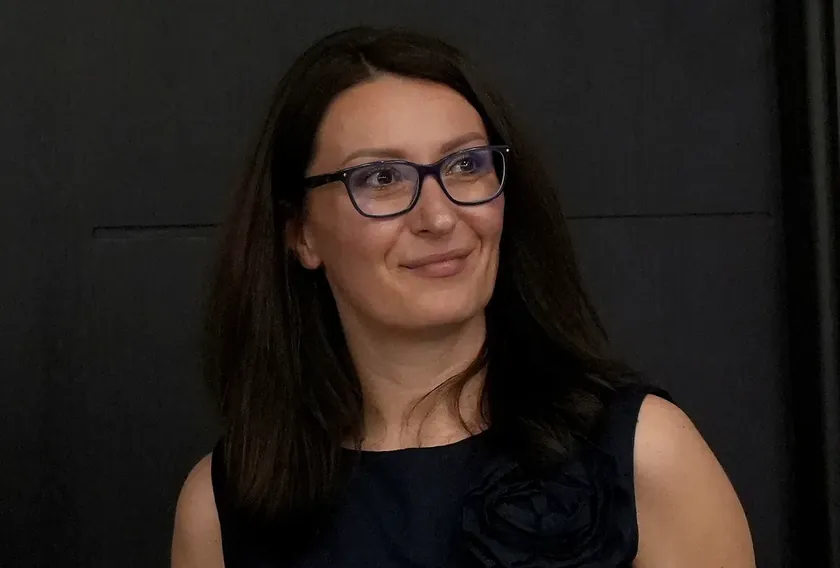 Sırbistan iktidar partisi yetkilisinden muhalif gazeteciye sosyal medyada hakaret