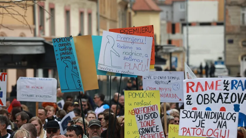 Hırvatistan'ın Zagreb kentinde sendikalar sosyal diyalog ve toplu sözleşmeler için protesto düzenledi