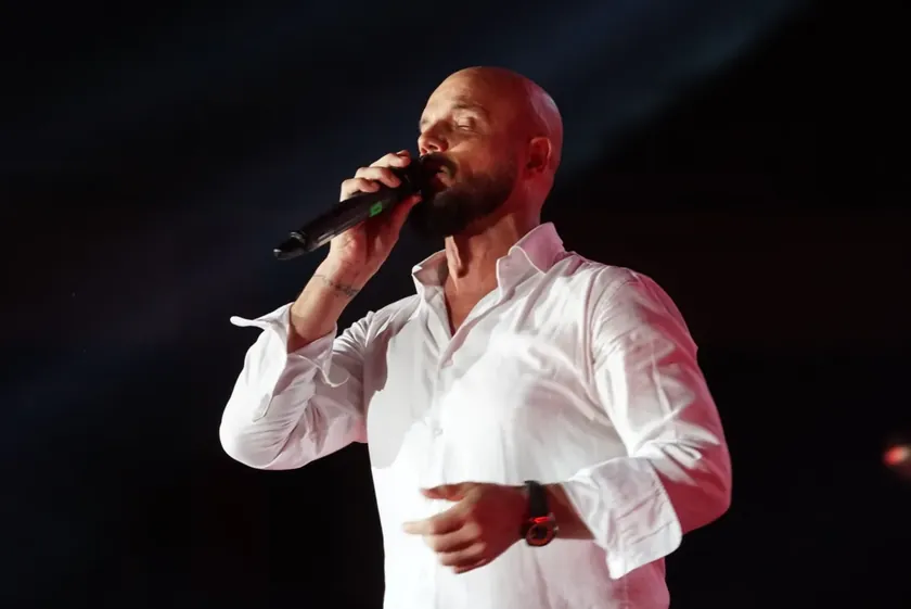 Boban Rajović, Yunanistan'da yeni bir sahne yazdı ve performans sırasında Acu Pejović'i çağırdı (FOTO)