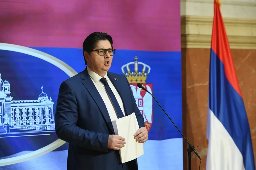 Sırbistan'da Milletvekili Mrdić'in Spor Akademisi ve Hukuk Eğitimi Süreci Tartışılıyor