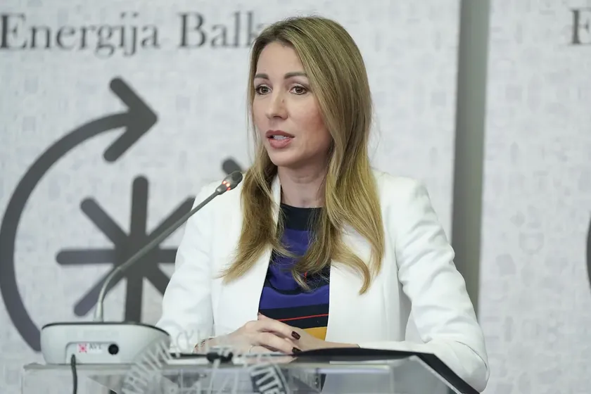 Sırbistan'da Bakan Đedović Handanović NIS lisans uzatım kararının beklendiğini kaydetti.