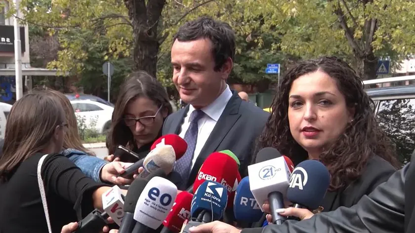 Kosova Anayasa Mahkemesi, Osmani'nin Meclisi fesih kararını askıya aldı