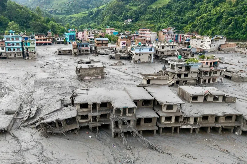Nepal'da meydana gelen sel felaketinin görüntüleri Türkçeye çevrildi