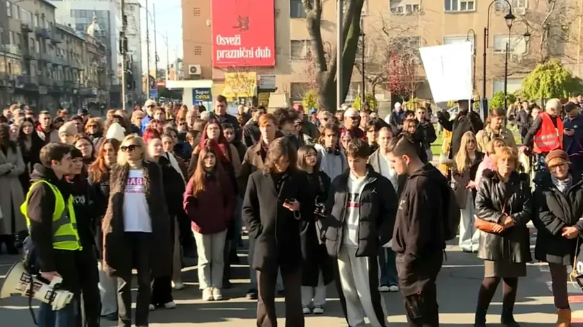 Sırbistan Niş'te öğrenciler bir yıl sonra yine protesto etti: Memnuniyetsizlik bitmedi