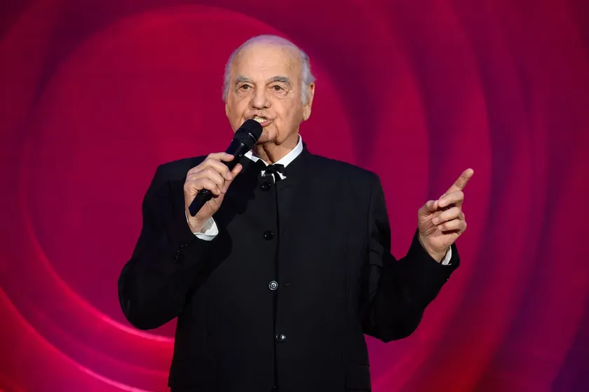 Sırp müzisyen Zvonko Bogdan'a "Zlatna Ploca" ödülü verildi.