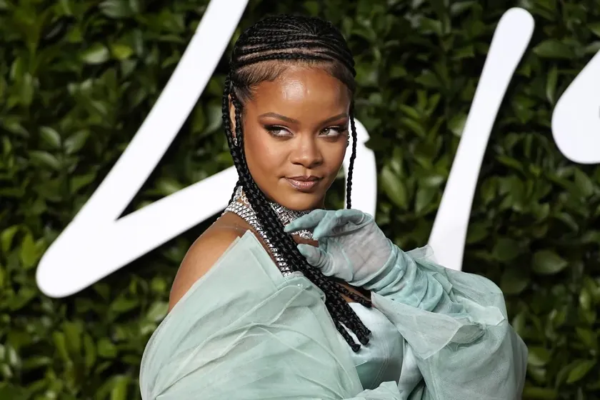 Rijana yeni Savage X Fenty koleksiyonunu tanıttı.