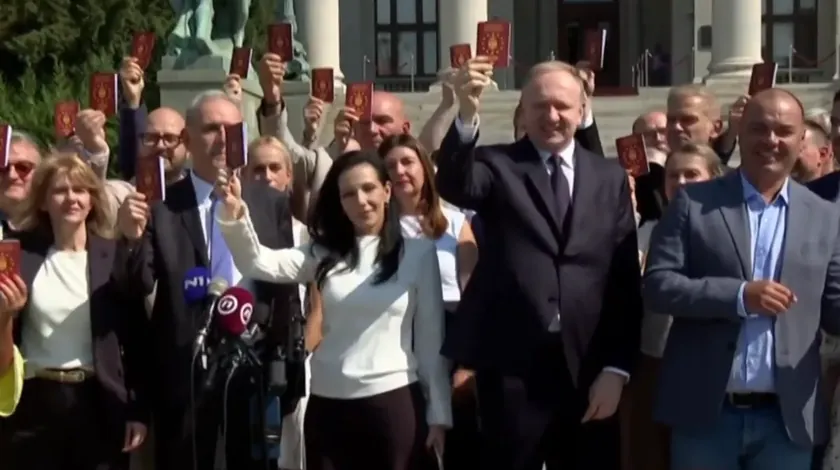 Sırpistan'da üç parti parlamento seçimlerinde bir araya geldi.