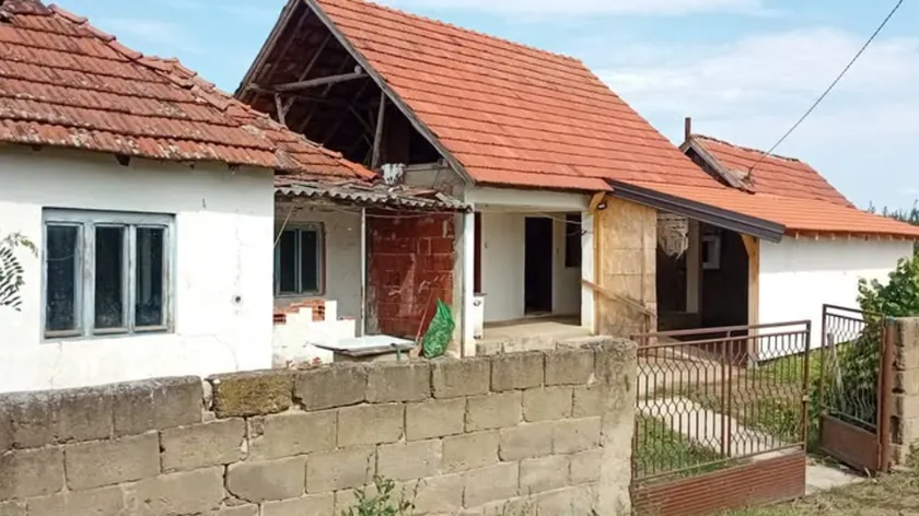 Niş yakınlarında küçük bir çiftlik satılık.