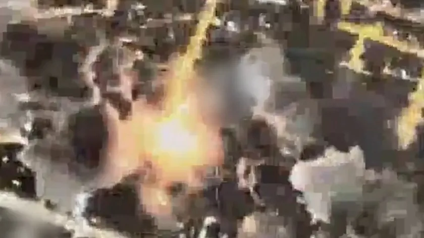 İsrail Tahran'da dini liderin sığınağını elli uçakla hedef aldığını bildirdi