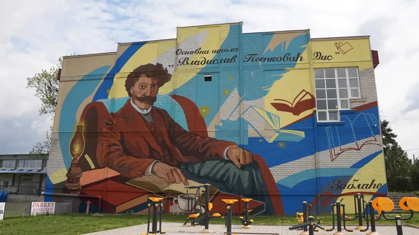 Sırbistan'da Zablaće Köyü Okuluna Dev Vladislav Petković Dis Murali Yapıldı