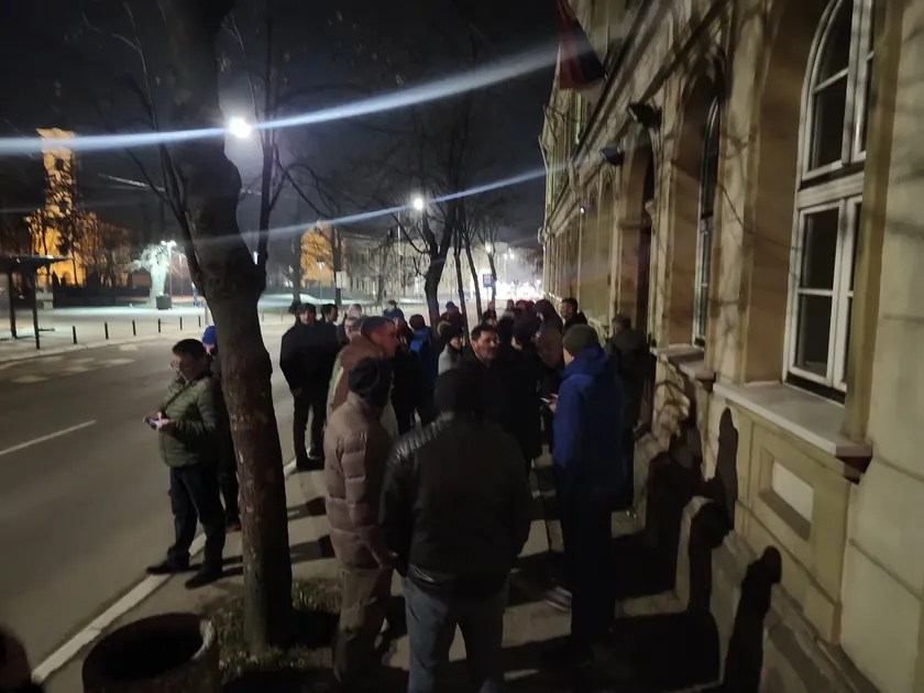 Sırbistan Kraljevo'da cumhurbaşkanına saldırı planladığı iddia edilen iki veteran gözaltına alındı.