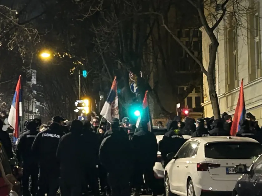 Belgrad'da Milan Nedić anmasında sağcı grup antifaşistlere yaklaşmaya çalışırken gözaltına alındı