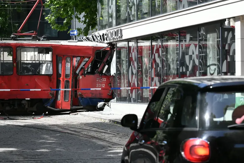 Sırbistan Belgrad'daki tramvay kazasının nedeni sürücü hatası olarak açıklandı
