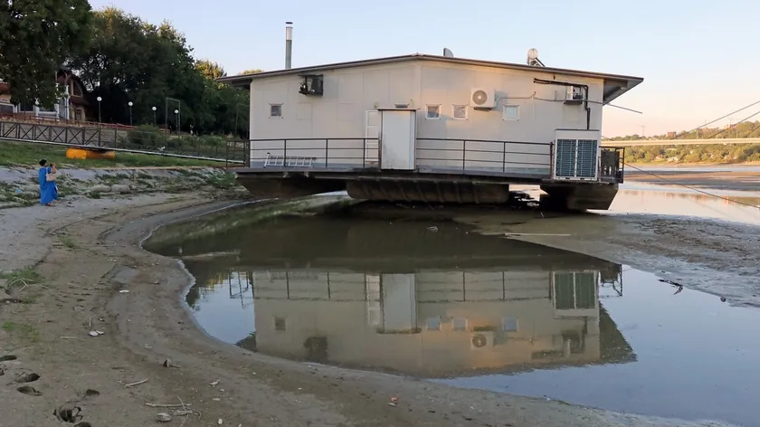 Dunav'ın suş nedeniyle dramatik bir şekilde düşen seviyesi Sırbistan ve bölgedeki nehir taşımacılığı ve sudsal kaynağı ciddi bir hazırlık durumuna soktu.