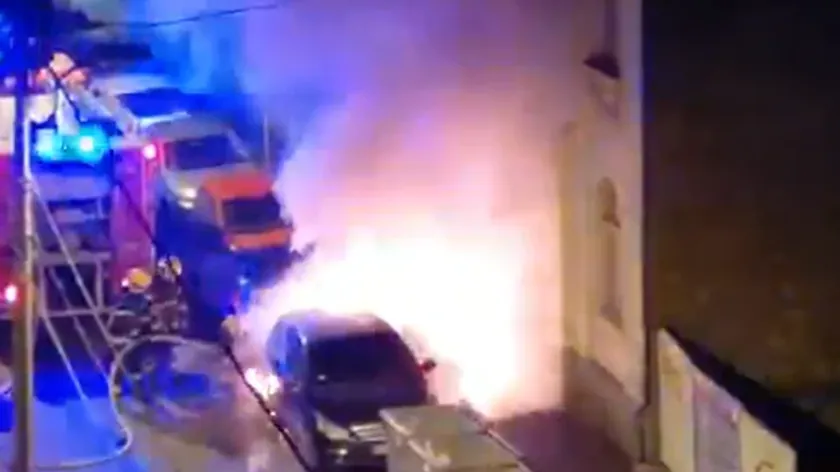 Belgrad Başsavcılığı Vraçar'daki Araç Yakma Zanlısı İçin Tutuklama İstediğini Açıkladı