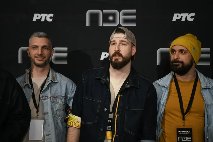 Sırbistan PZE yarışmacısı Beli Preletačević vinç düşmesi nedeniyle dört saat beklediklerini aktardı.