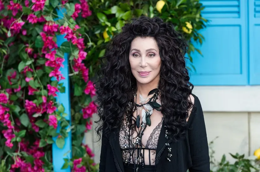 Müzik Yıldızı Şer Genç Görünümünün Sırlarını ve Yaşlanma Nefretini Açıkladı