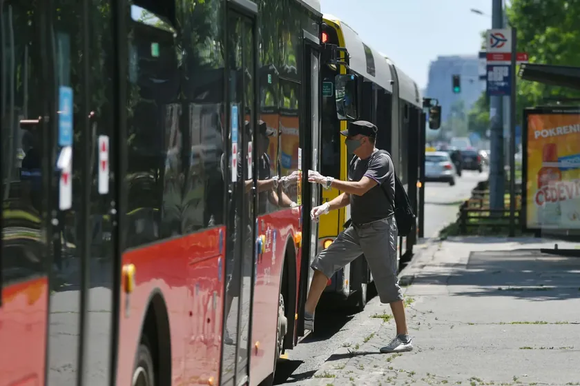 Sırbistan'ın başkenti Belgrad'da otobüslerdeki klima sorunları yolcuları mağdur ediyor