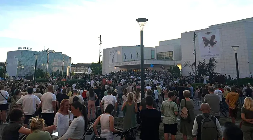 Novi Sad'da bulunan Jovina Gimnası için direktörlük yarışması henüz yapılmadı.