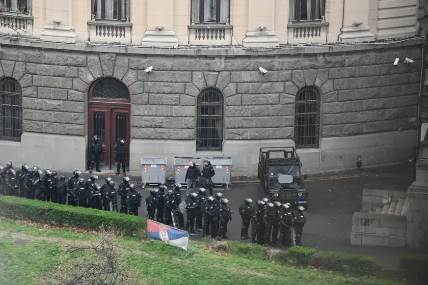 Sırbistan Cumhurbaşkanı Aleksandar Vučić'in "zvuklü top" iddiasıyla ilgili Više javno tuÅ¾ilaÅ¡tvo Beograd'da inceleme tamamladı.