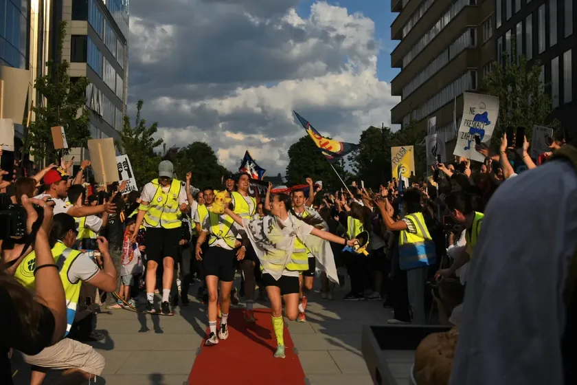 Sırbistan'da halkın Avrupa Birliği entegrasyonuna desteği yeni anketle yükseldi