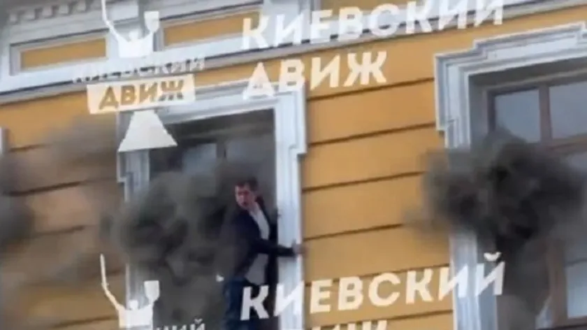 Rus insansız hava araçları Kiev merkezini vurdu: Bilimler Akademisi binası alev aldı