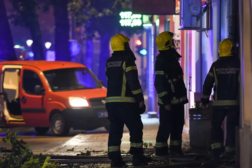 Novi Sad'da büyük yangın Birkaç araç yanmış