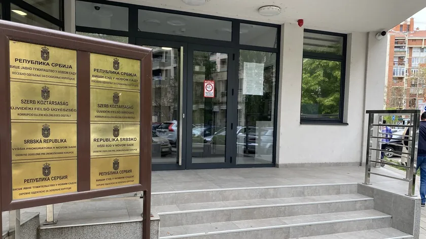 Sırbistan'da üç milletvekili Novi Sad'daki mahkemede ifade verdi