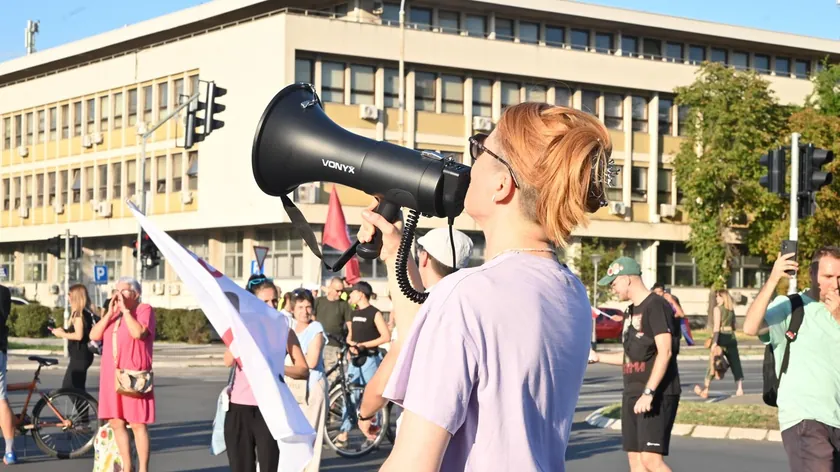 Sırbistan'da Öğrencilerden Kadına Yönelik Mizojin Yorum Feminist Kuruluşları Harekete Geçirdi
