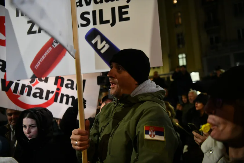 ÖNEMLI UN RAPORU: SIRBISTAN'DA MEDYA KUCAKLIĞI VE TEHDITLER