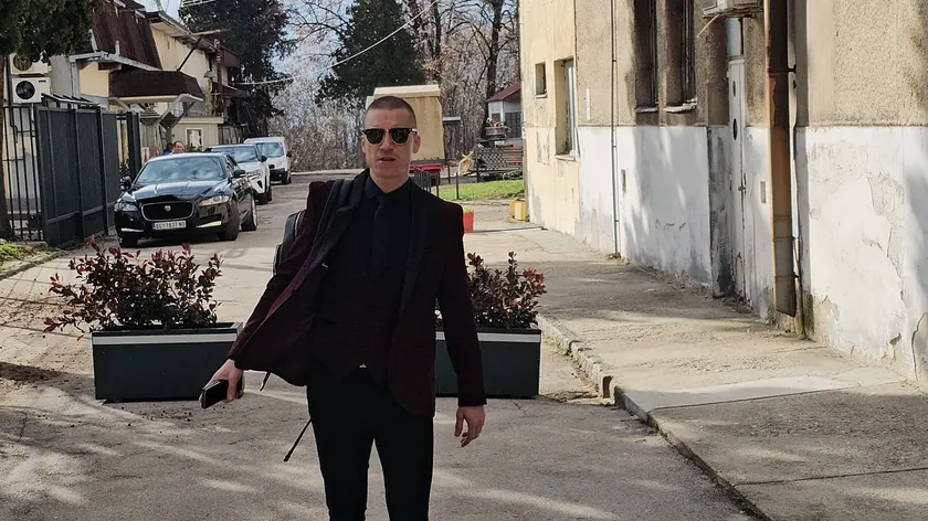 Sırbistanlı sunucu ve şarkıcı Milan Mitrović'in eşi Bojana ile 1. yıldönümünü kutladığı bildirildi.
