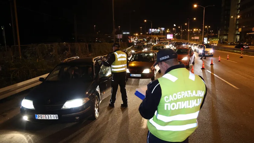 Sırbistan Mladenovac'ta kemer kontrolünde sürücünün tehlikeli ihlalleri ortaya çıktı