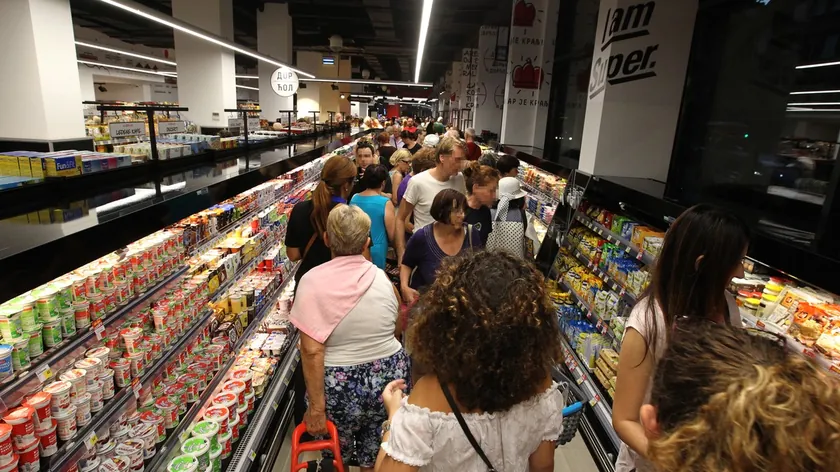 Sırbistan'daki Marketler 1 Mayıs Tatilinde Kısaltılmış Veya Kapalı Çalışacak