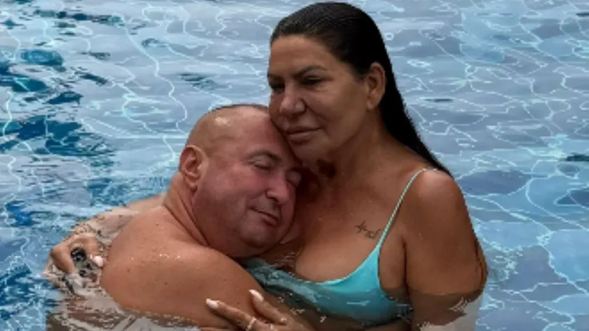 Sırp şarkıcısı Radiša Trajković Đani'nin eşi Slađa ile tatil fotoğrafları sosyal medyada viral oldu.