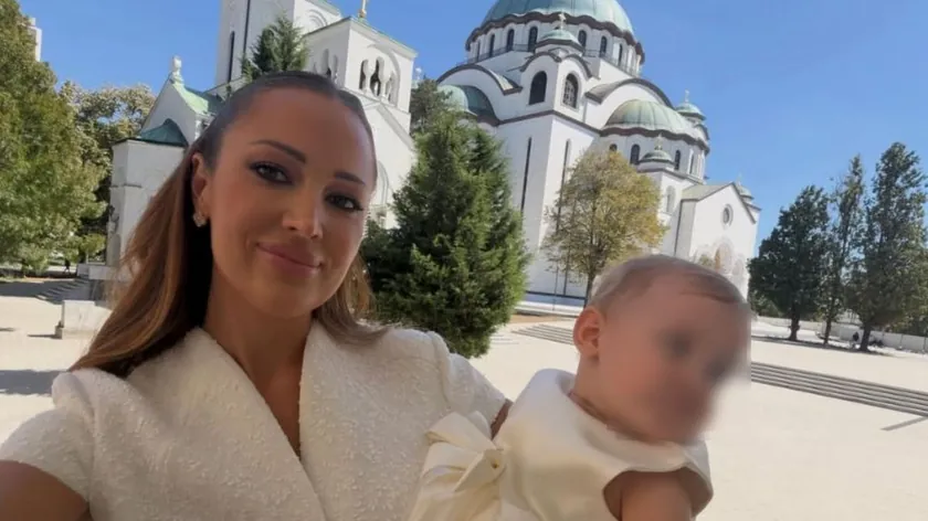 Aleksandra Prijović, kızı Arijeyi krştlendirdi.
