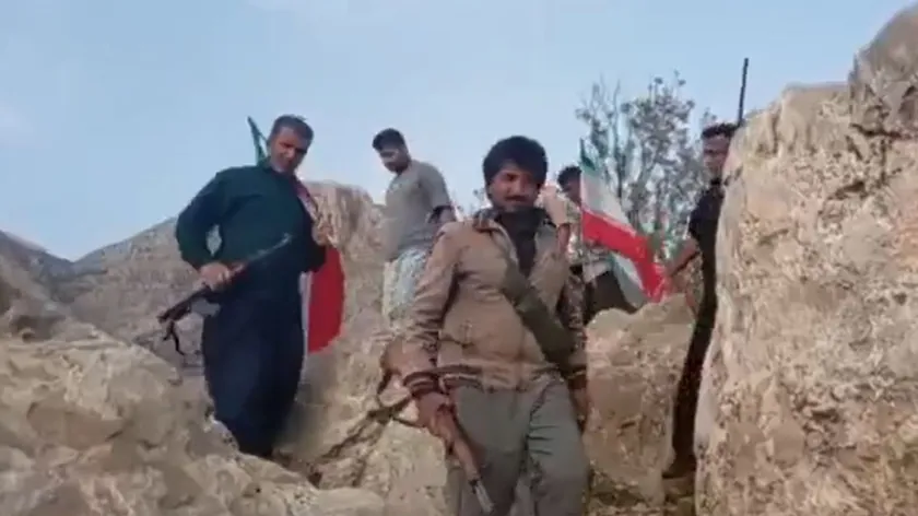 İran'da düşen F-15 savaş uçağının kayıp pilotunu bulmak için ödül açıklandı