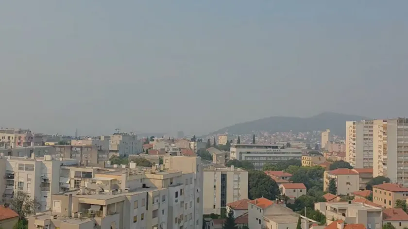 Dalmaciya'da duman ve yanık kokusu hissedildi.