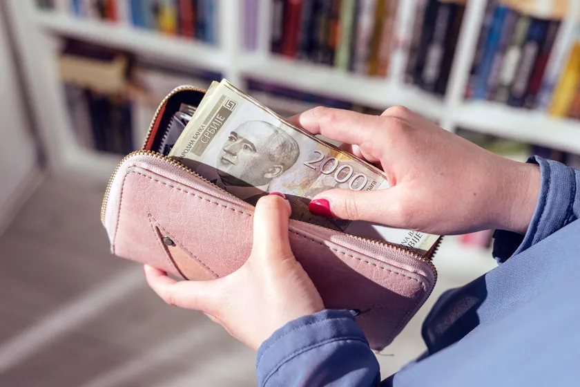 Radım sadece yiyecek için: Minimal ücret artışının Sırbistan'daki etkileri