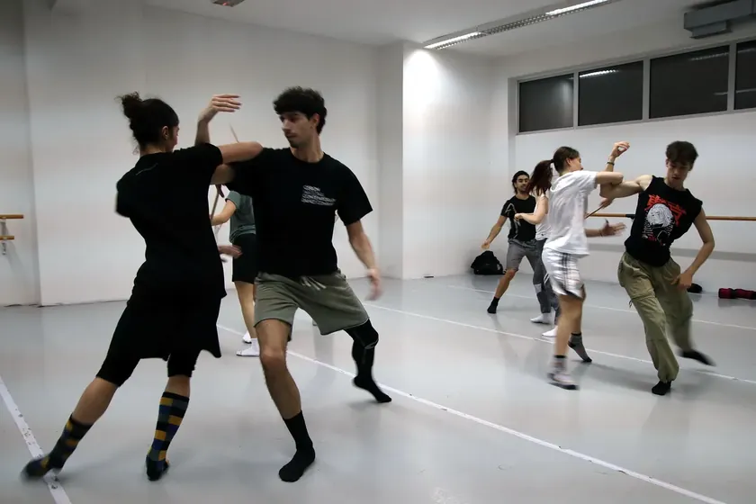 Sırbistan'da genç dansçılar Maşa Kolar ve Barak Marshall'ın eserlerini sahneleyecek.